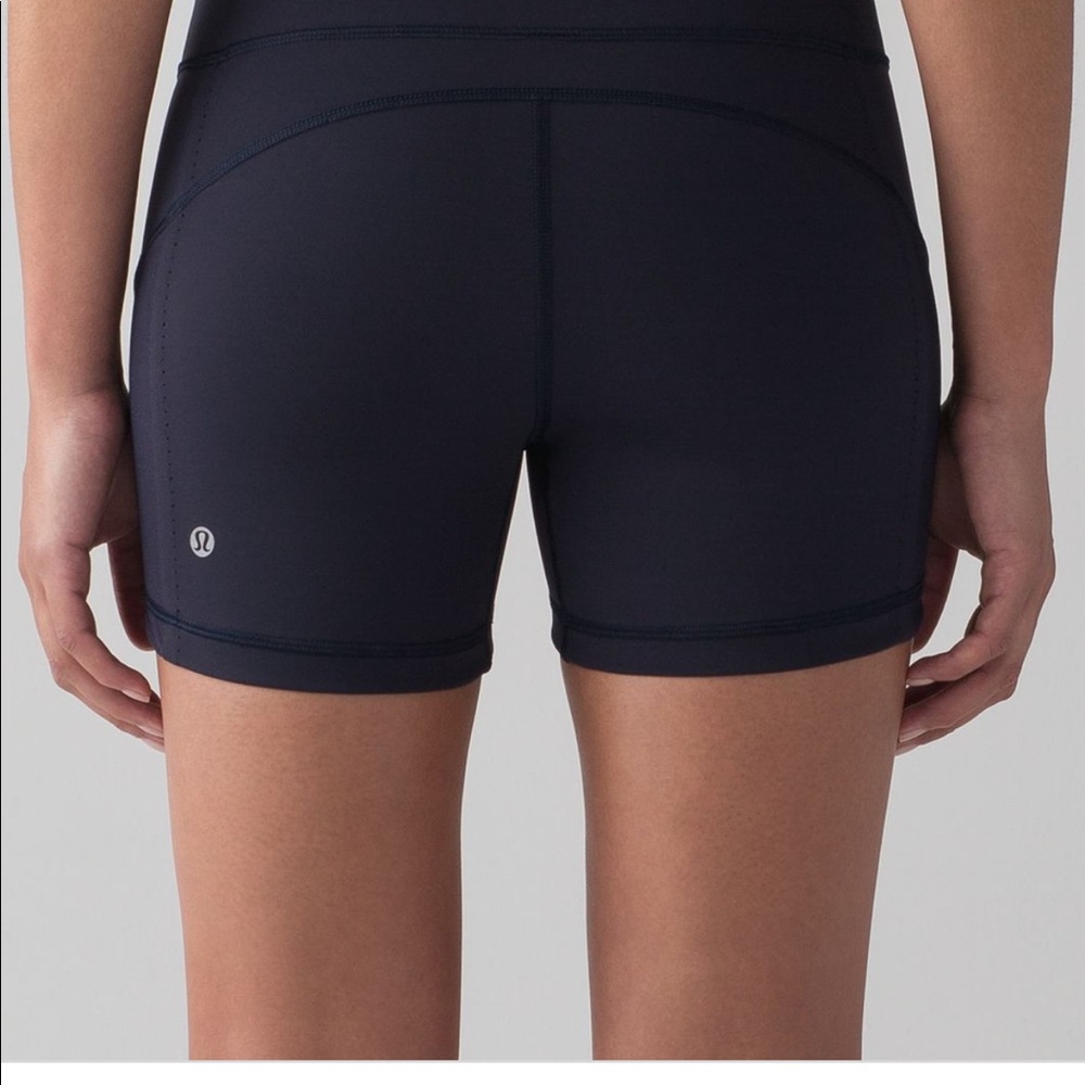 Lululemon smooth stride hot short 8 - Picture 3 of 8